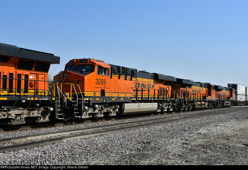 BNSF 3269 Roster shot.